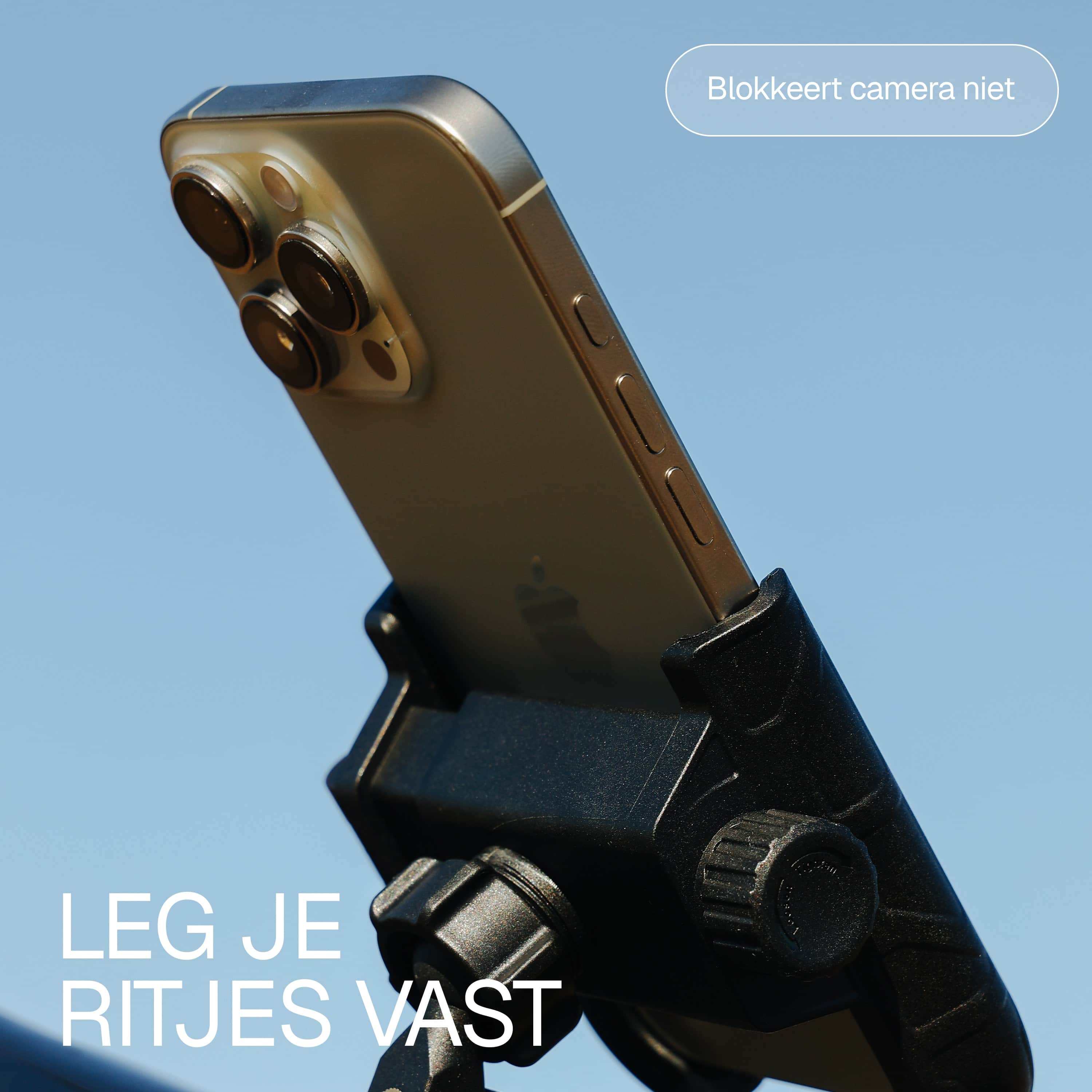 Telefoonhouder gemonteerd op fietsstuur voor video opname van fiets route