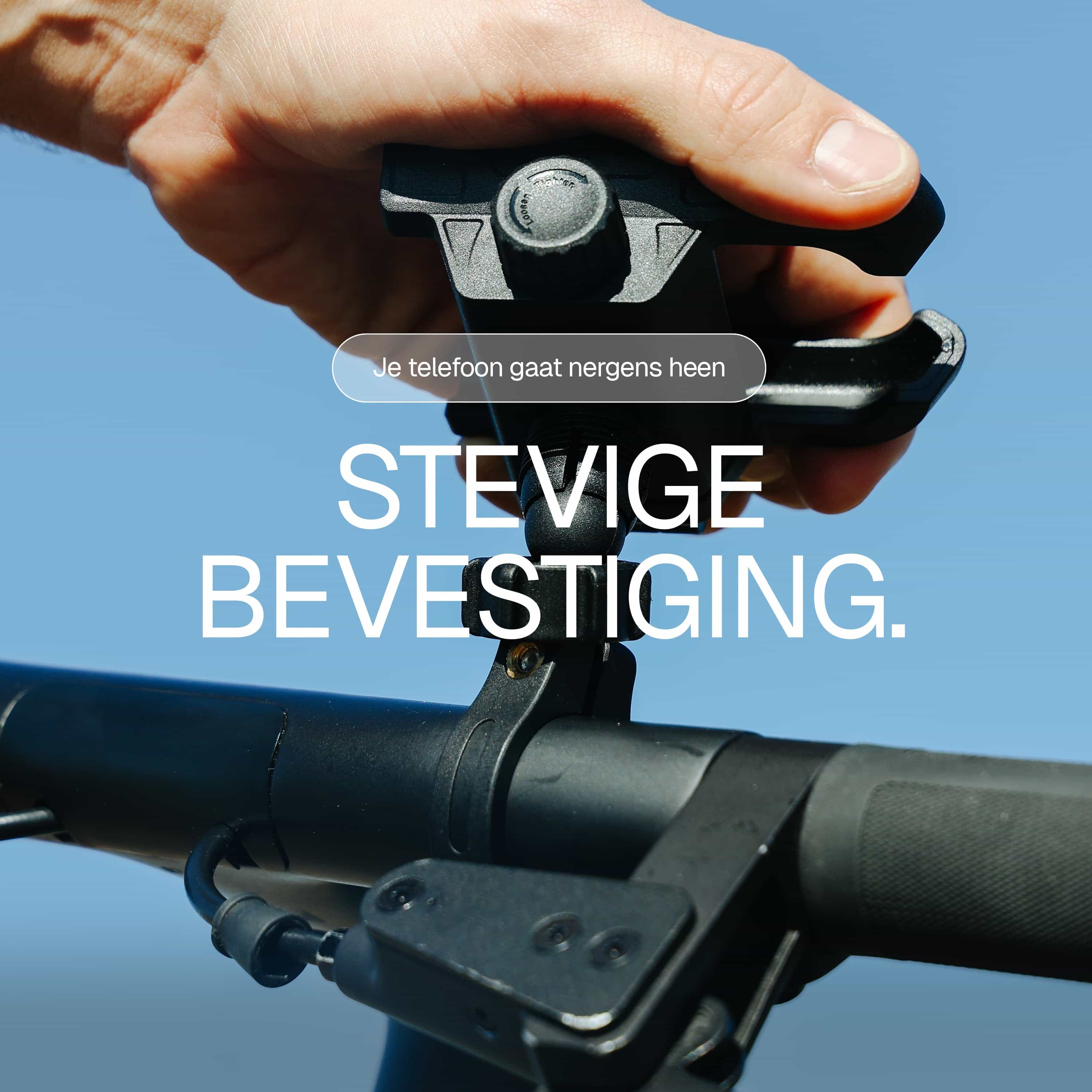 close-up van Wegman fiets houder met verstelbare klem voor diverse smartphoneformaten